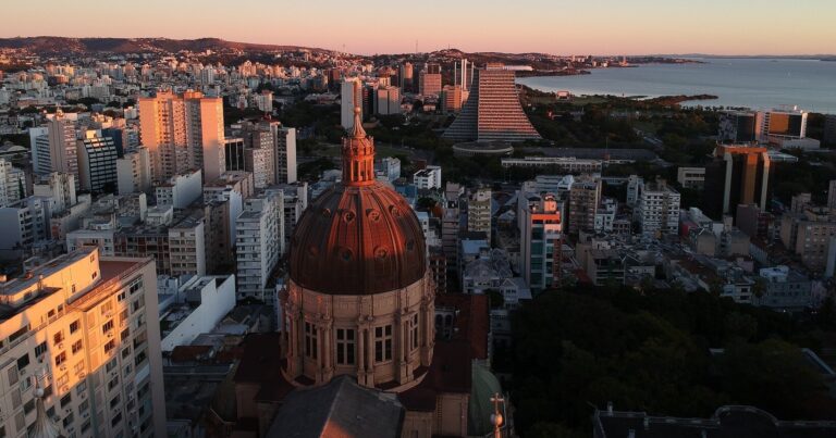 Azul Fidelidade e Latam Pass permitem doações de pontos para vítimas das chuvas no Rio Grande do Sul – saiba como doar