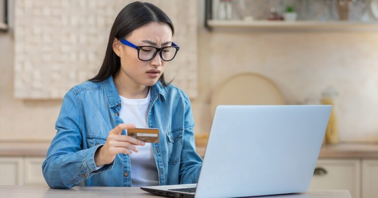 Banco digital reduz pela metade os rendimentos da conta e vai passar a cobrar por saques