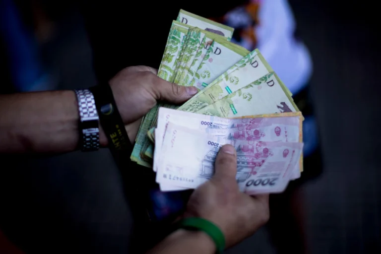 Com a recuperação da Argentina, peso mostra o limite da euforia de Milei