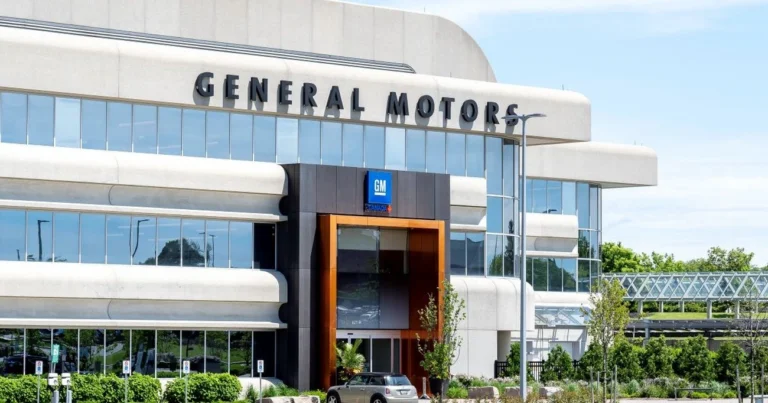 GM vai cortar produção de carros elétricos e baterias e demitir 1.200 pessoas nos EUA