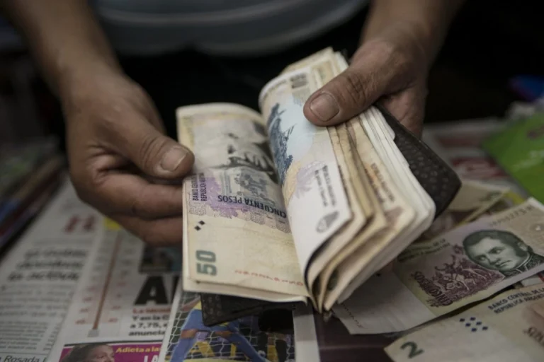 Peso argentino sobe 10% com vitória de Milei nas eleições de meio de mandato