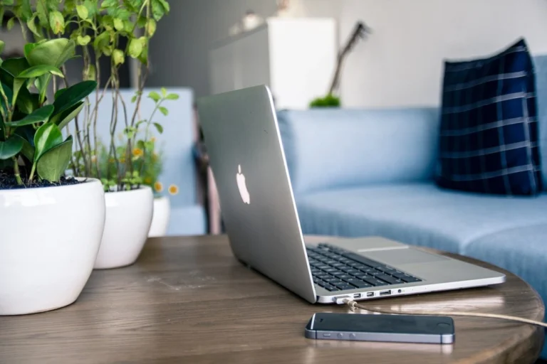 Apple prepara notebook barato, com chip de iPhone, para competir com chromebooks