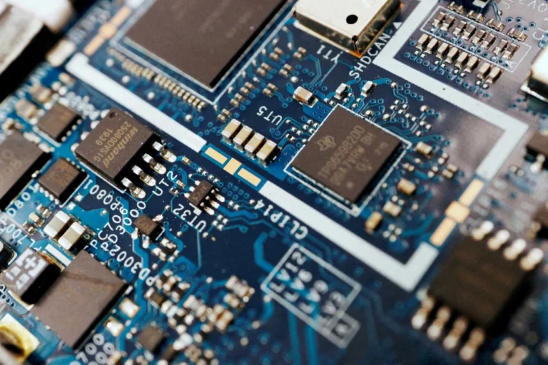 China vai abrir diálogo com indústria automotiva do Brasil para evitar escassez de chips