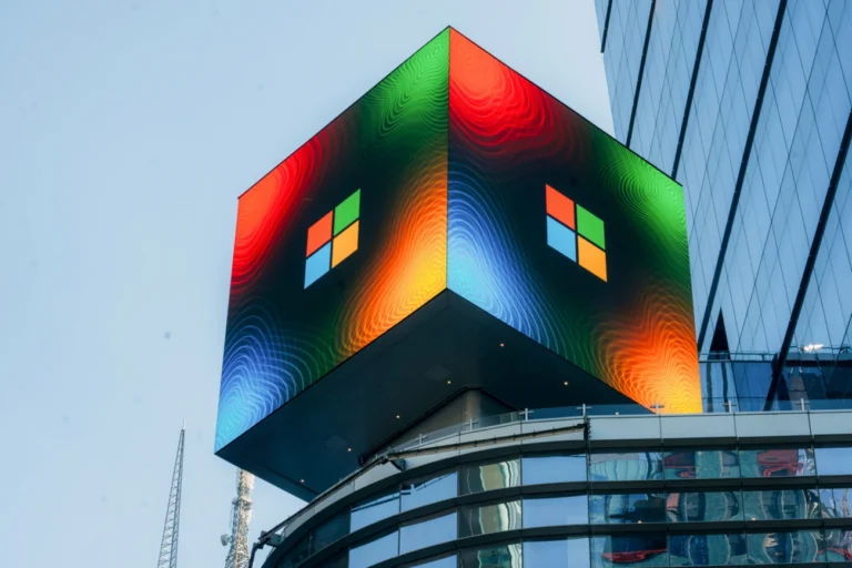 Falta de data centers no mercado leva Microsoft a investir US$ 60 bilhões em ‘neoclouds’. Entenda