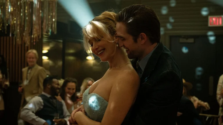 ‘Morra, Amor’, com Jennifer Lawrence e Robert Pattinson, estreia nos cinemas