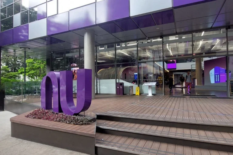 Nubank troca trabalho remoto por dois dias presenciais por semana a partir de 2026