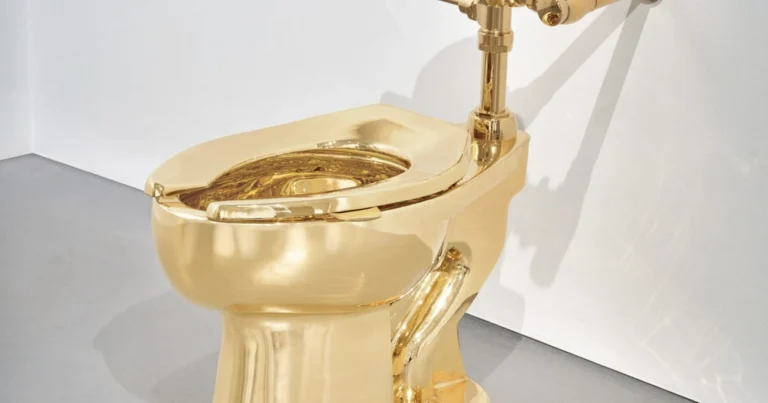 Vaso sanitário de ouro maciço vai a leilão. Lance inicial: US$ 10 milhões