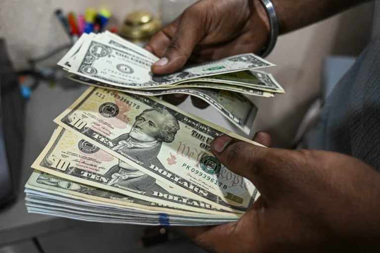 Dólar hoje ronda estabilidade à espera de dados dos EUA e Galípolo