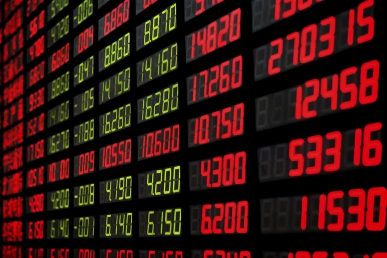 Ibovespa cai 0,79% hoje com juros e eleição no radar