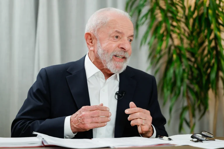 Lula dá prazo para criação de diretrizes para eliminar combustíveis fósseis