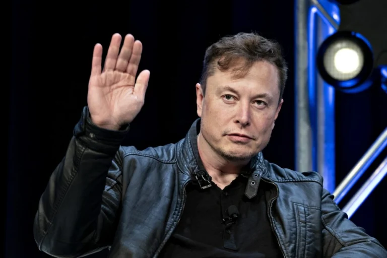 Elon Musk recebe R$ 780 bilhões da Tesla agora