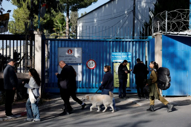 Polícia israelense invade agência de refugiados da ONU em Jerusalém Oriental