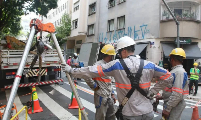 Procon-Sp exige ação imediata da Enel para emergências e 1,3 milhões sem luz