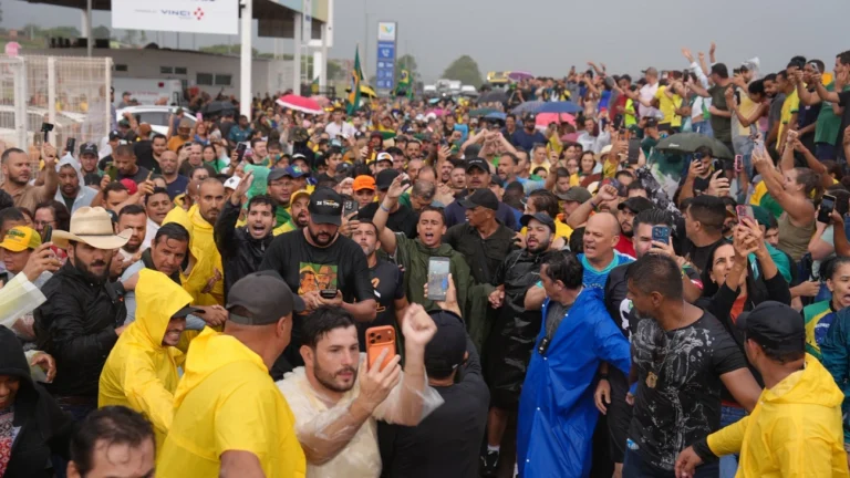 Quatro manifestantes seguem internados após raio atingir ato de Nikolas em Brasília hoje