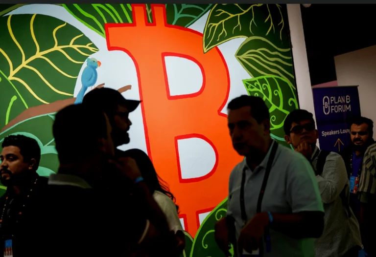 Bitcoin cai a US$ 70 mil: confiança em xeque, US$ 722 milhões em perdas em 24 horas