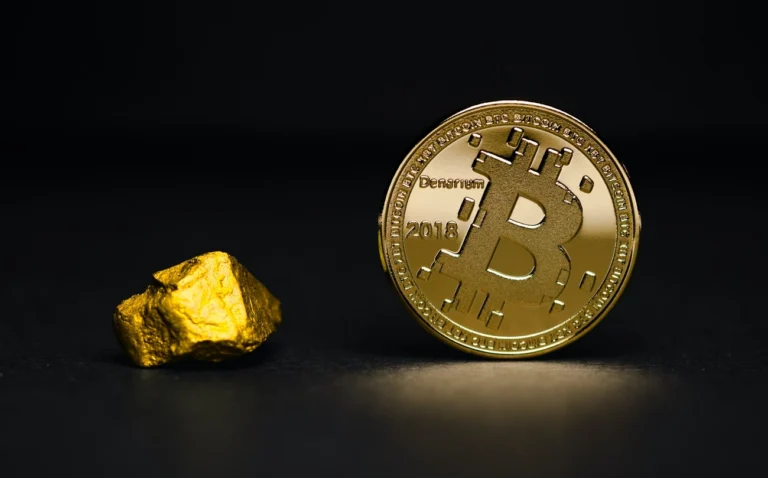 Bitcoin cai 10 agora fica atrás do ouro na correção
