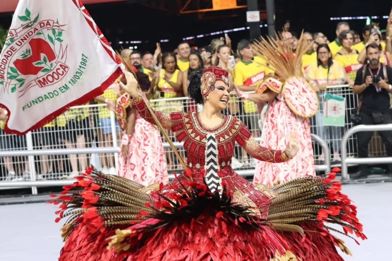 Carnaval em SP hoje: veja desfiles do Grupo Especial no Anhembi a partir das 19h