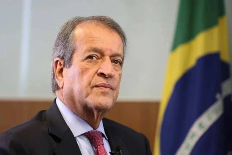 Costa Neto defende união da direita agora com Flávio Bolsonaro para vencer já no 1º turno