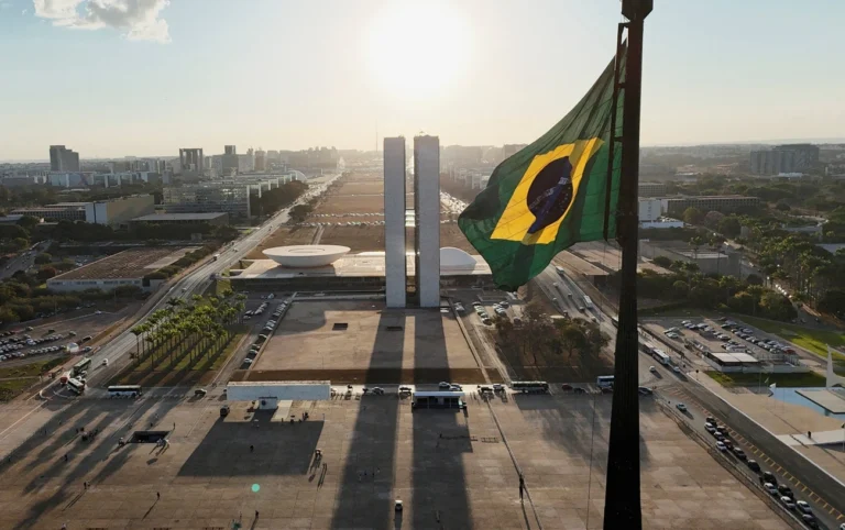 STF e Congresso limitam penduricalhos no serviço público agora