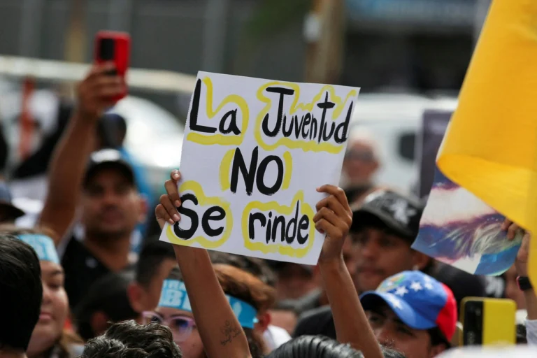 Venezuela liberta 17 presos políticos agora, diz movimento oposicionista