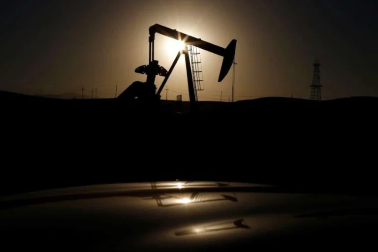 Petróleo em Risco: JPMorgan prevê Brent a US$ 120 se crise no Estreito de Ormuz durar mais de 3 semanas agora