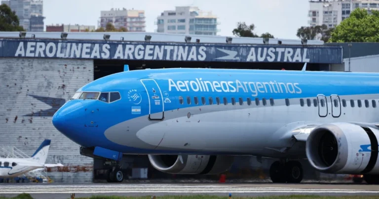Aerolíneas Argentinas cancela voo especial para Copa 2026 devido alta dos preços de combustível