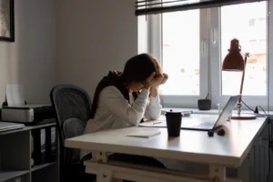 Agora Ministério do Trabalho exige monitoramento de saúde mental em empresas