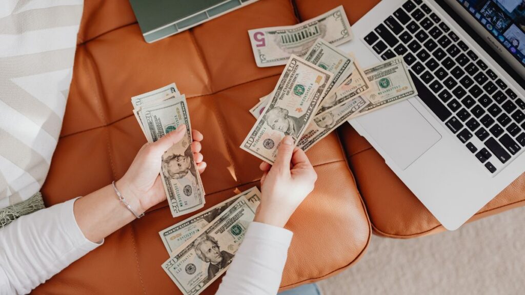 How to Teach Teenagers to Manage Allowance and Prepaid Cards Responsibly