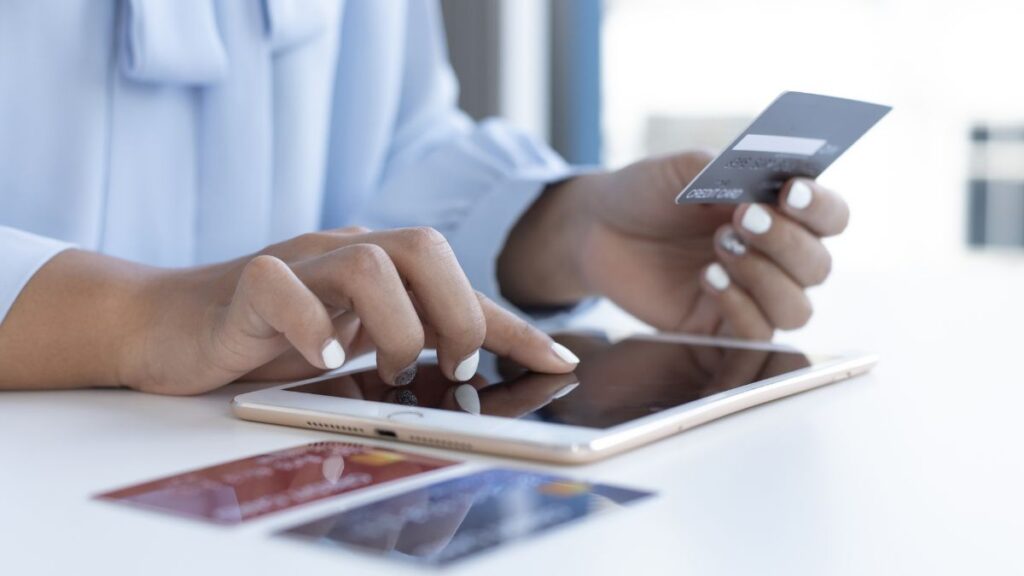 Credit Cards with AI-Personalized Benefits: A 2025 Trend in the U.S.