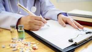 How to Organize Your Finances Amid Rising Healthcare and Medication Costs in the U.S.